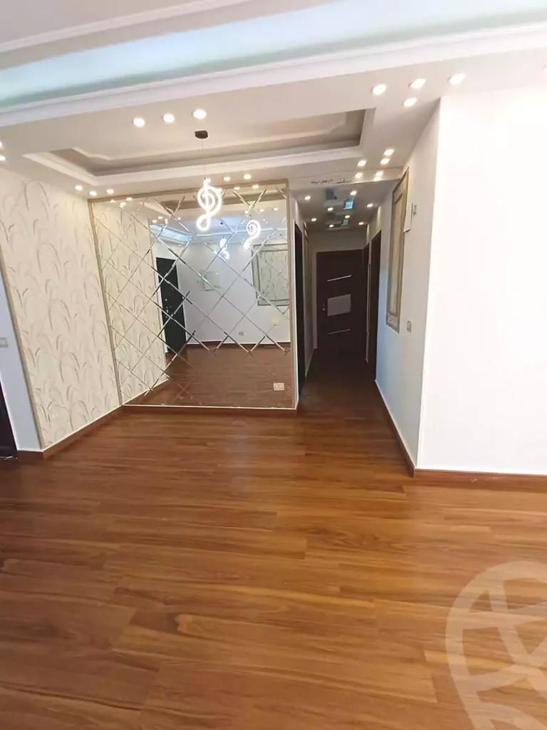 شقه مميزه في مدينتي في مدينتي – بي 12 . شركة المؤيد
