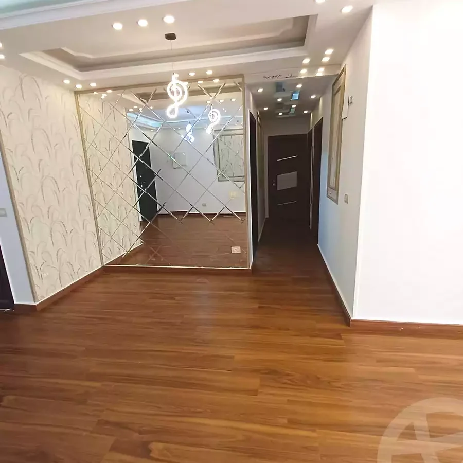 شقه مميزه في مدينتي في مدينتي – بي 12 . شركة المؤيد