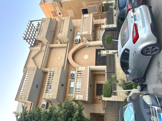 للإيجار شقة بالمطبخ والتكييفات ألترا هاى سوبر لوكس دور ثالث بفيلا فخمة جدا بدون أسانسير موقع رائع جد في محور مصطفي كامل . شركة المؤيد