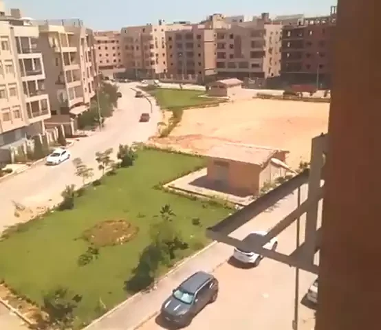 شقه مميزه للايجار فى اللوتس الشماليه في المنطقة الأولى – اللوتس الشمالية . شركة المؤيد