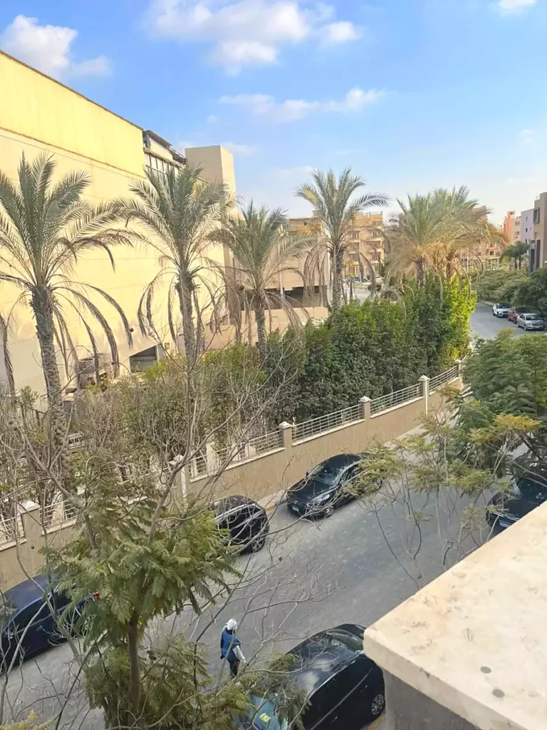 ستوديو سوبر لوكس للإيجار مطبخ وتكيفات في كمبوند ذا فيلدج – بالم هيلز، التجمع الخامس في كمبوند ذا فيلدج – بالم هيلز . شركة المؤيد
