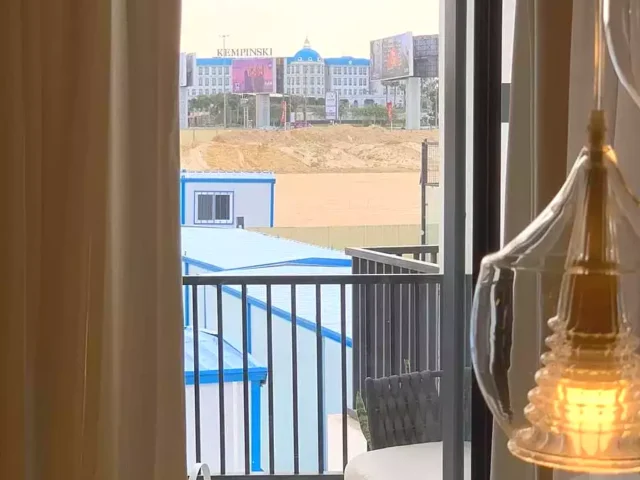 اسكن جنب كمبينسكي بخصم 50%! شقة غرفتين بفيو علي اللاند اسكيب للبيع في تاج سلطان – كمبوند تاج سيتي . شركة المؤيد