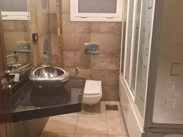 شقه ارضي مميزه بجادرن في الرحاب 2 في شارع عمرو بن العاص . شركة المؤيد